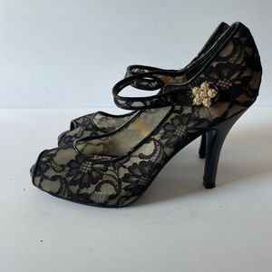 Super cute lace black shoes size 7.5M